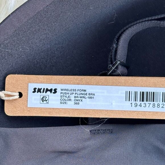 Skims Wireless Form Pushup Plunge Bra Onyx Size 36B - Picture 7 of 7